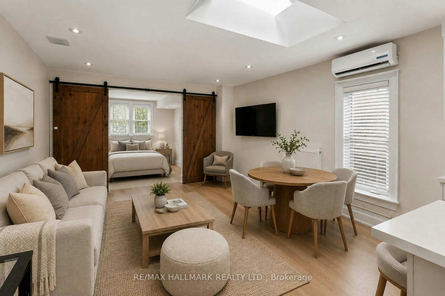 Upper-229 Kingston Road, Toronto, ON, M4L 1T5