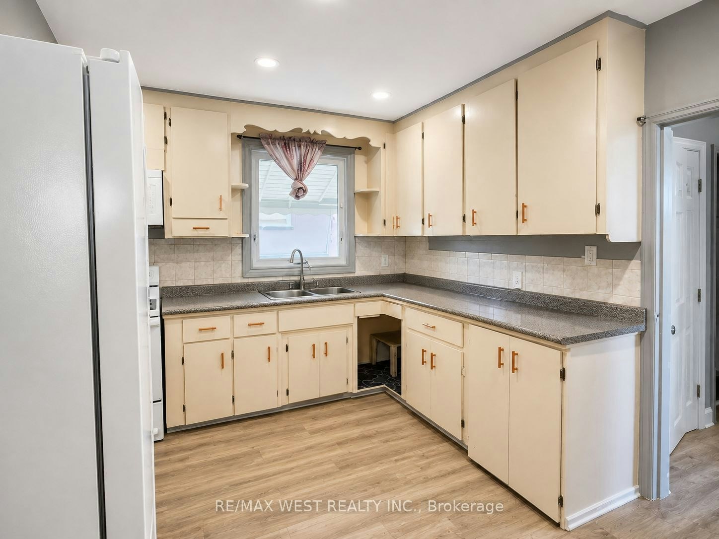 875 Ritson Road S, Oshawa, ON, L1H 5L5 - 3