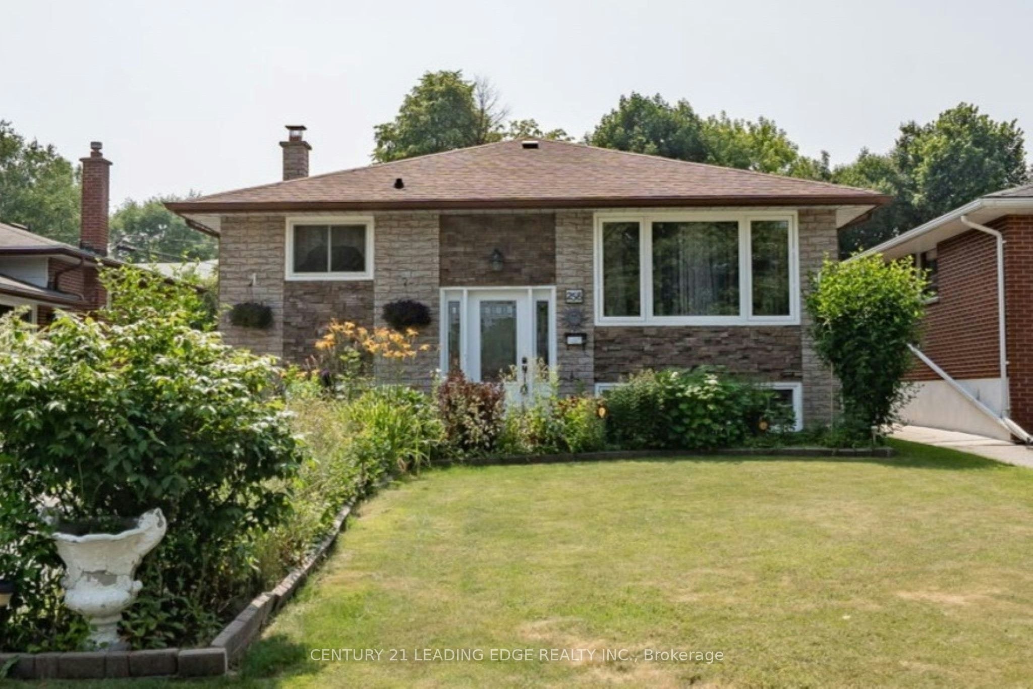 258 Nipigon Street, Oshawa, ON, L1J 4N7