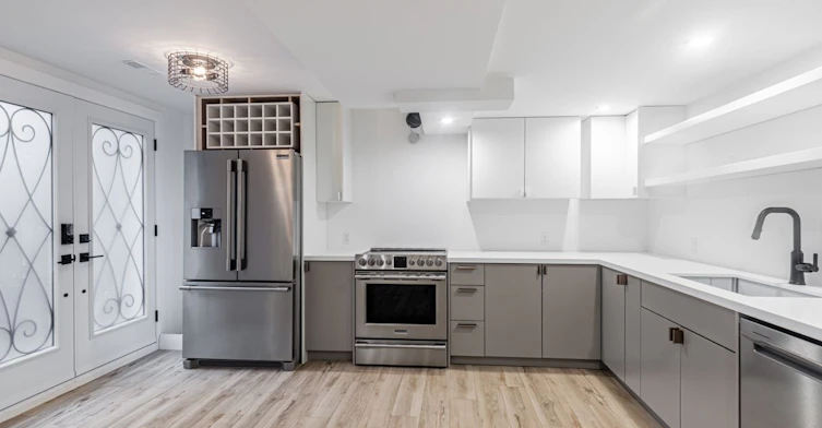 Lower-26 Amanda Avenue, Whitby, ON, L1M 1K4 - 2