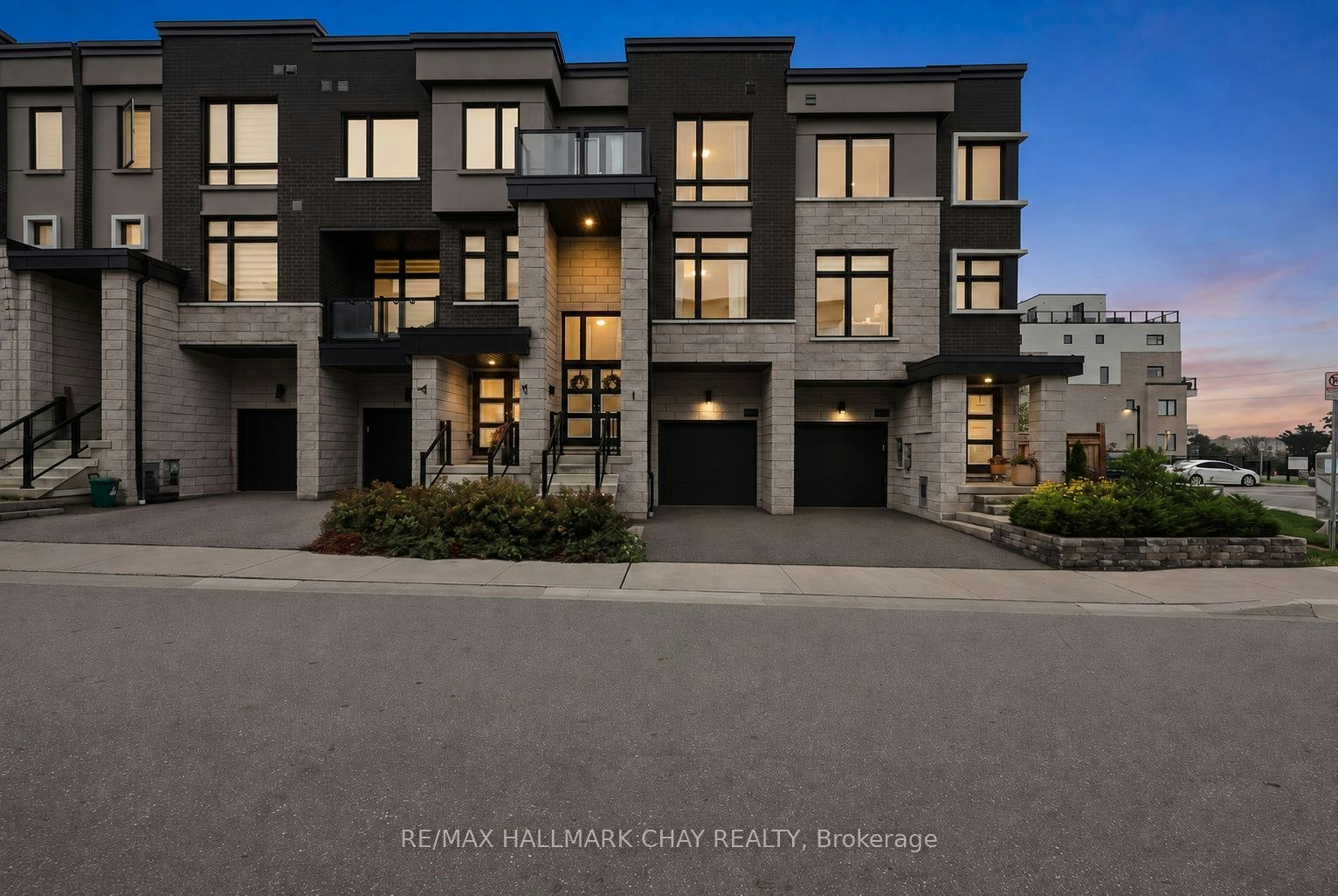 2526 Castlegate Crossing, Pickering, ON, L1X 0H6