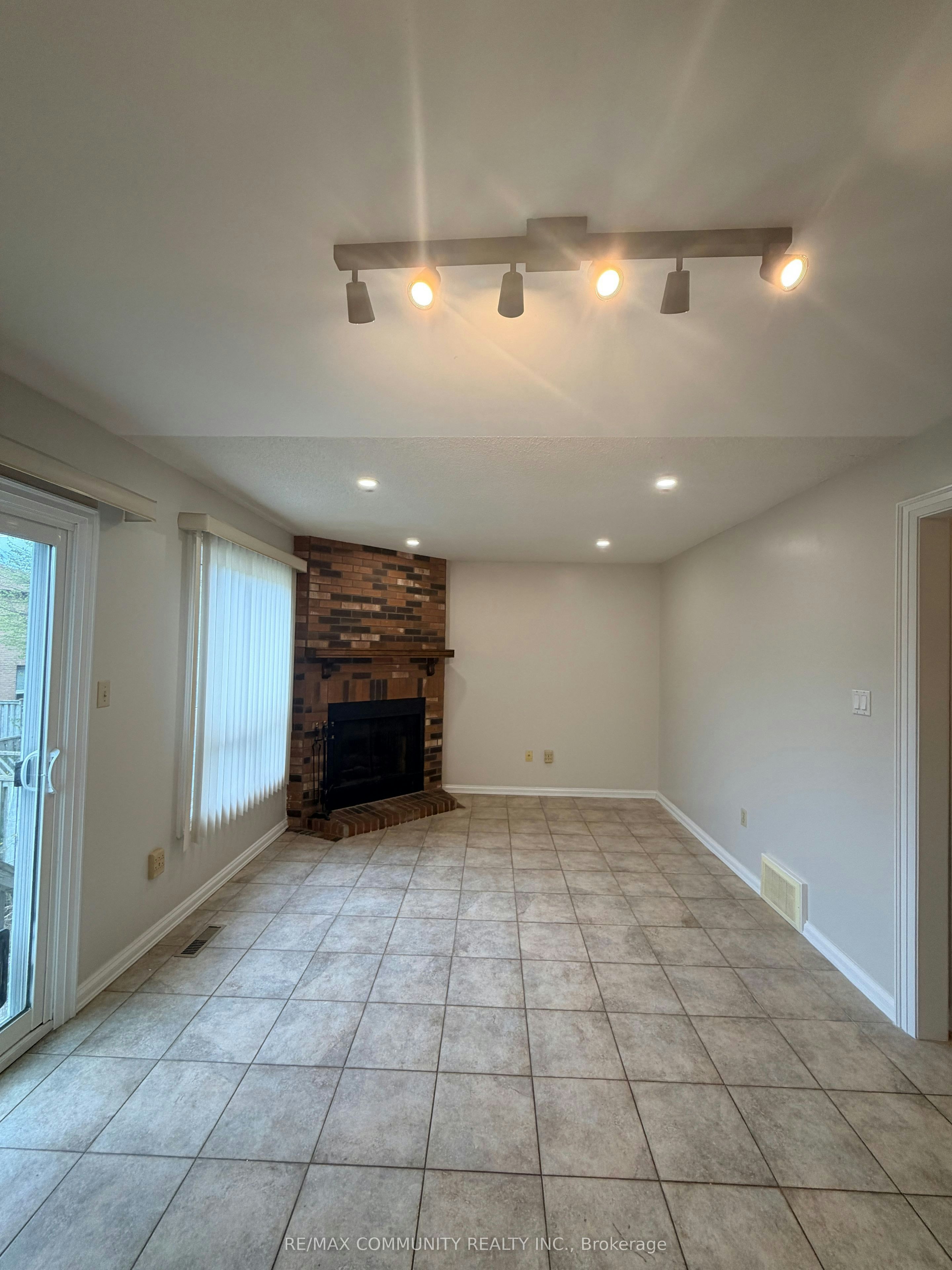 Main-65 Hewitt Crescent, Ajax, ON, L1S 7A6 - 12