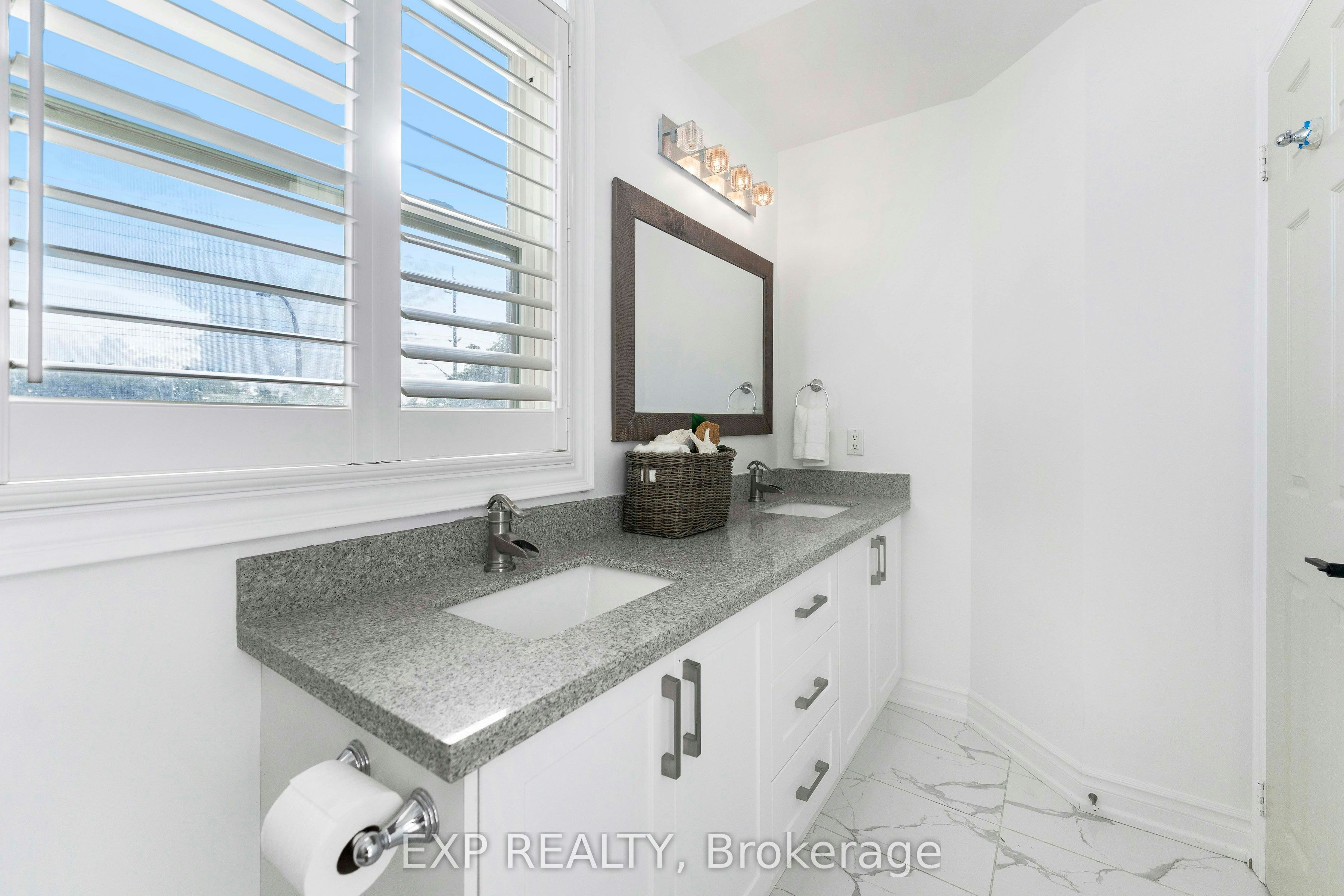 UPPER-42 Fieldnest Crescent, Whitby, ON, L1R 1Z6 - 23