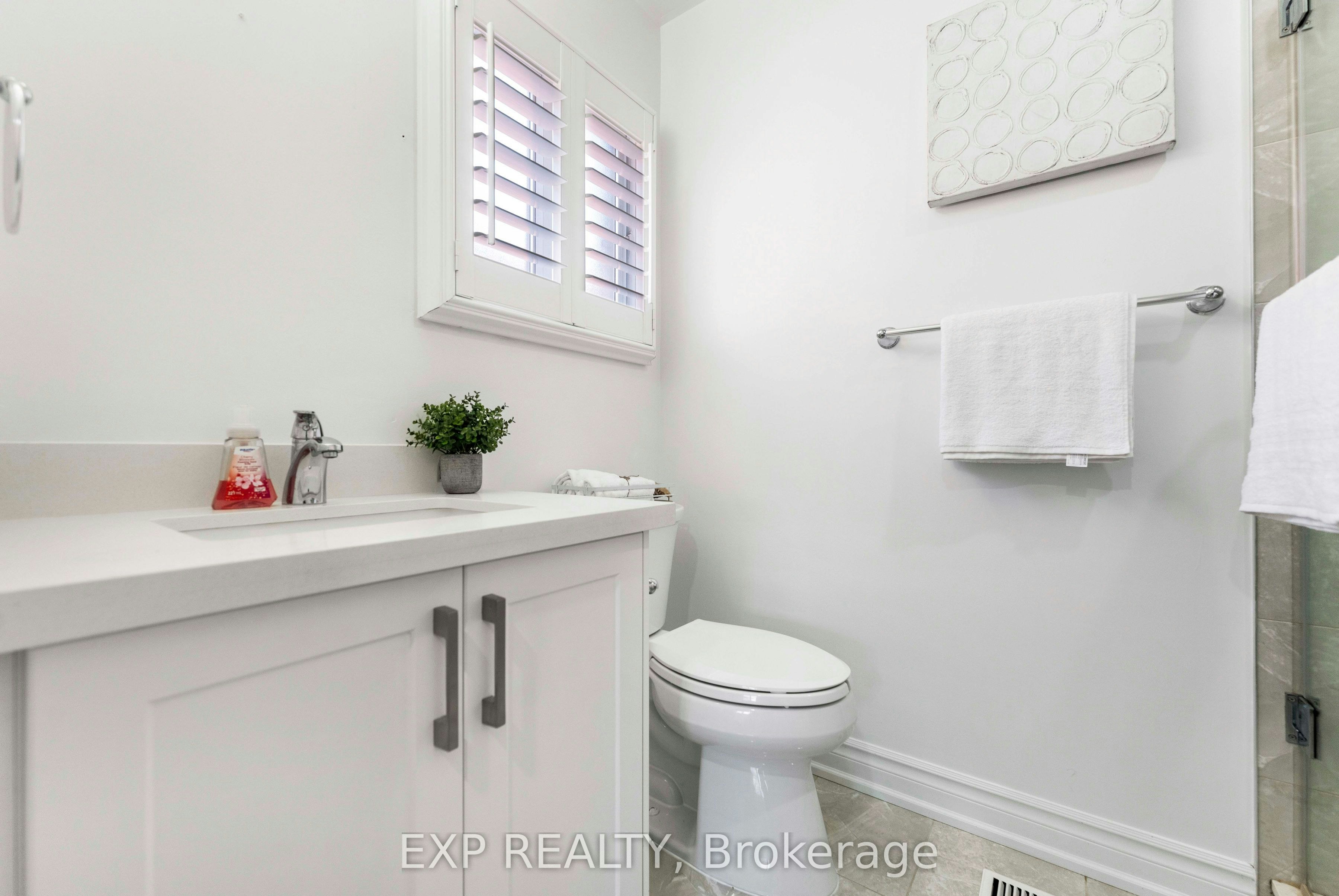 UPPER-42 Fieldnest Crescent, Whitby, ON, L1R 1Z6 - 21