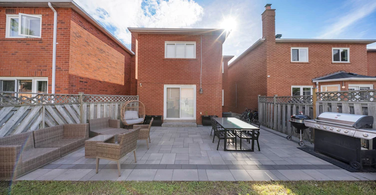 UPPER-42 Fieldnest Crescent, Whitby, ON, L1R 1Z6 - 32