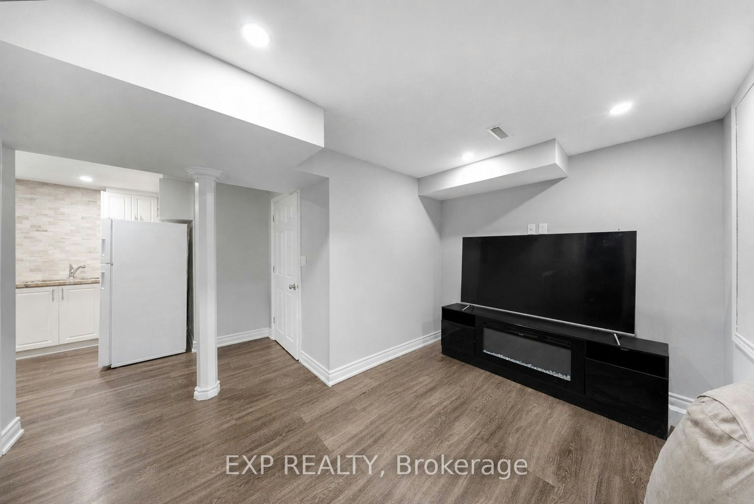 UPPER-42 Fieldnest Crescent, Whitby, ON, L1R 1Z6 - 25