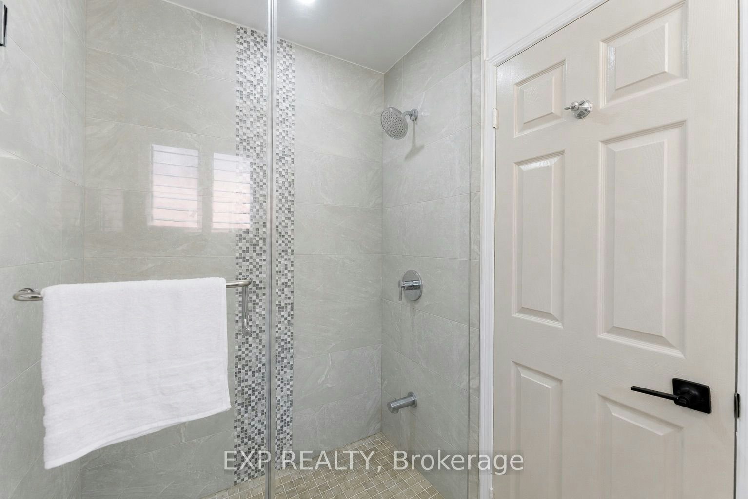 UPPER-42 Fieldnest Crescent, Whitby, ON, L1R 1Z6 - 16