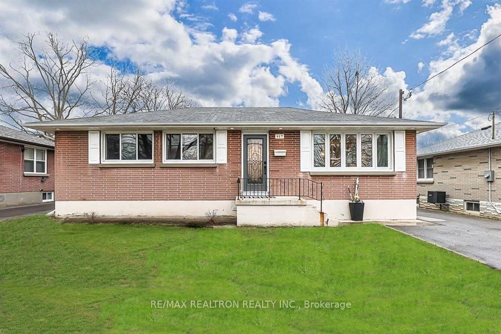 917 Henry Street, Whitby, ON, L1N 5E6