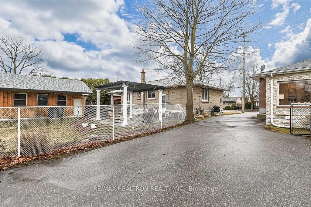 917 Henry Street, Whitby, ON, L1N 5E6 - 24