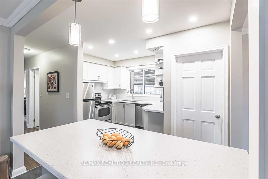 917 Henry Street, Whitby, ON, L1N 5E6 - 11