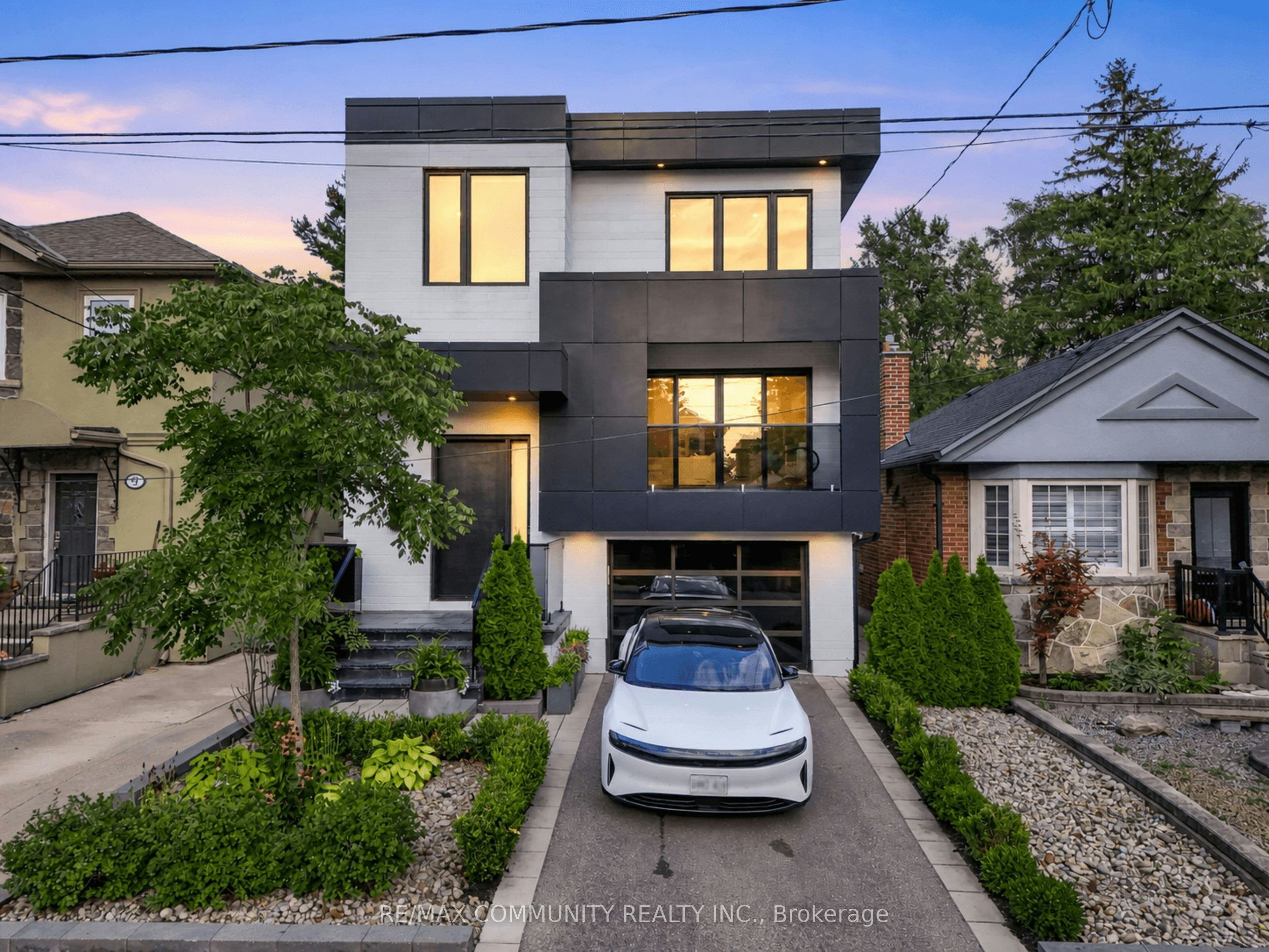 7 Derwyn Road, Toronto, ON, M4J 4M7