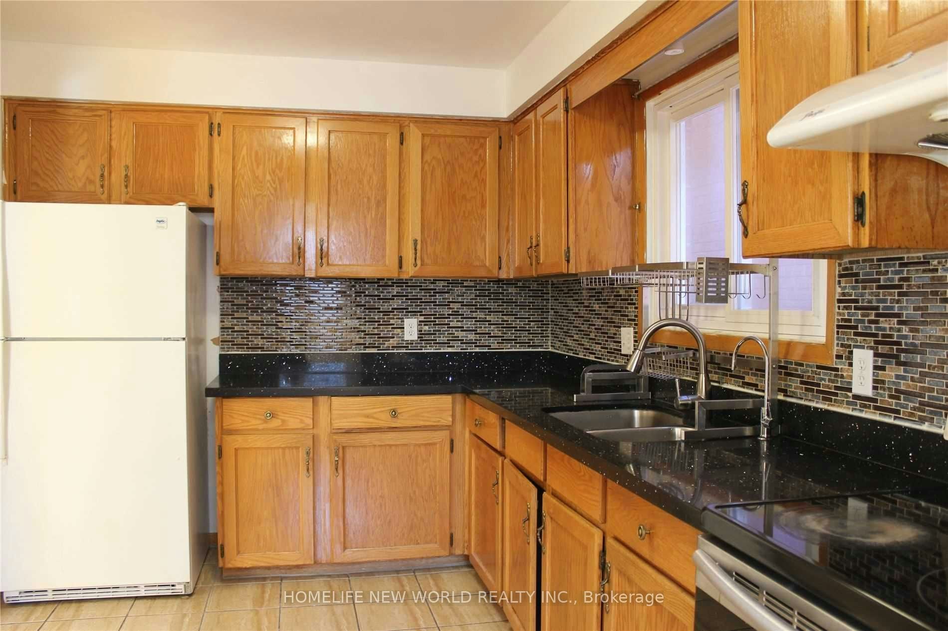 31 Rainthorpe Crescent, Toronto, ON, M1W 3S6 - 2
