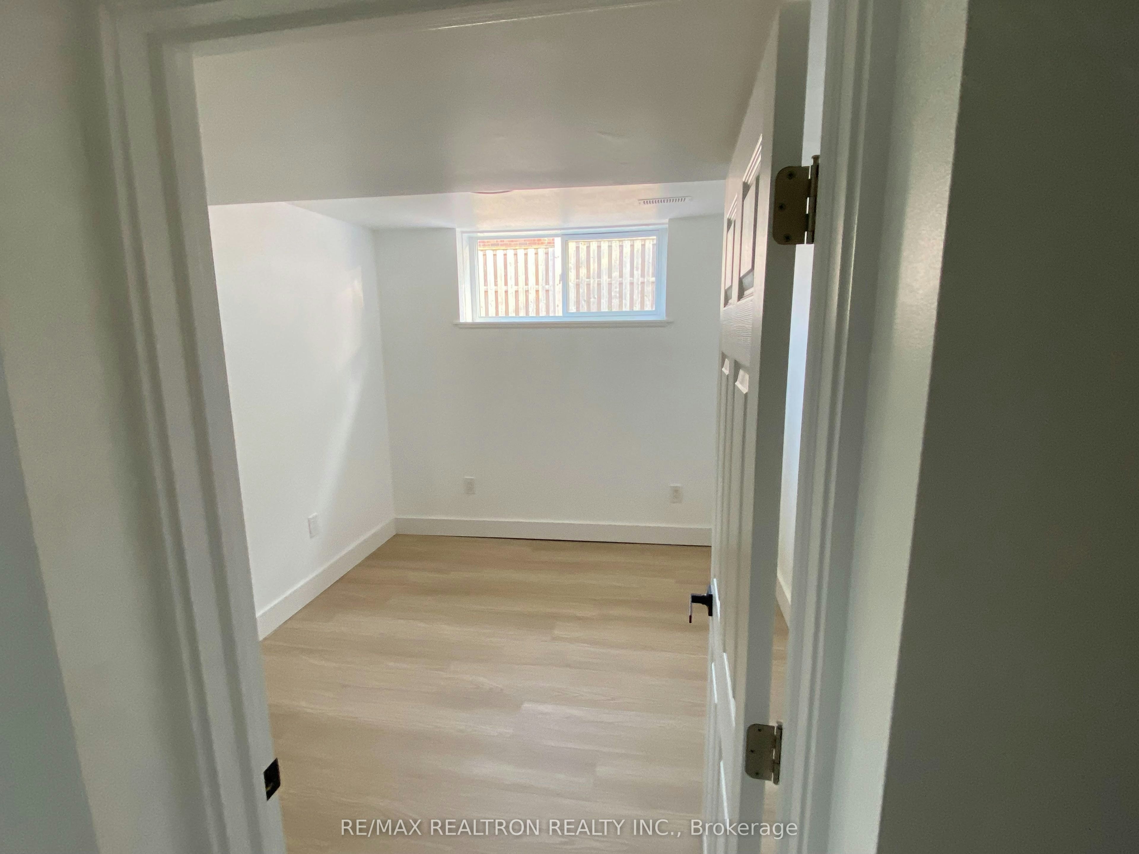 Bsmt-596 Farewell Street, Oshawa, ON, L1H 6N1 - 11
