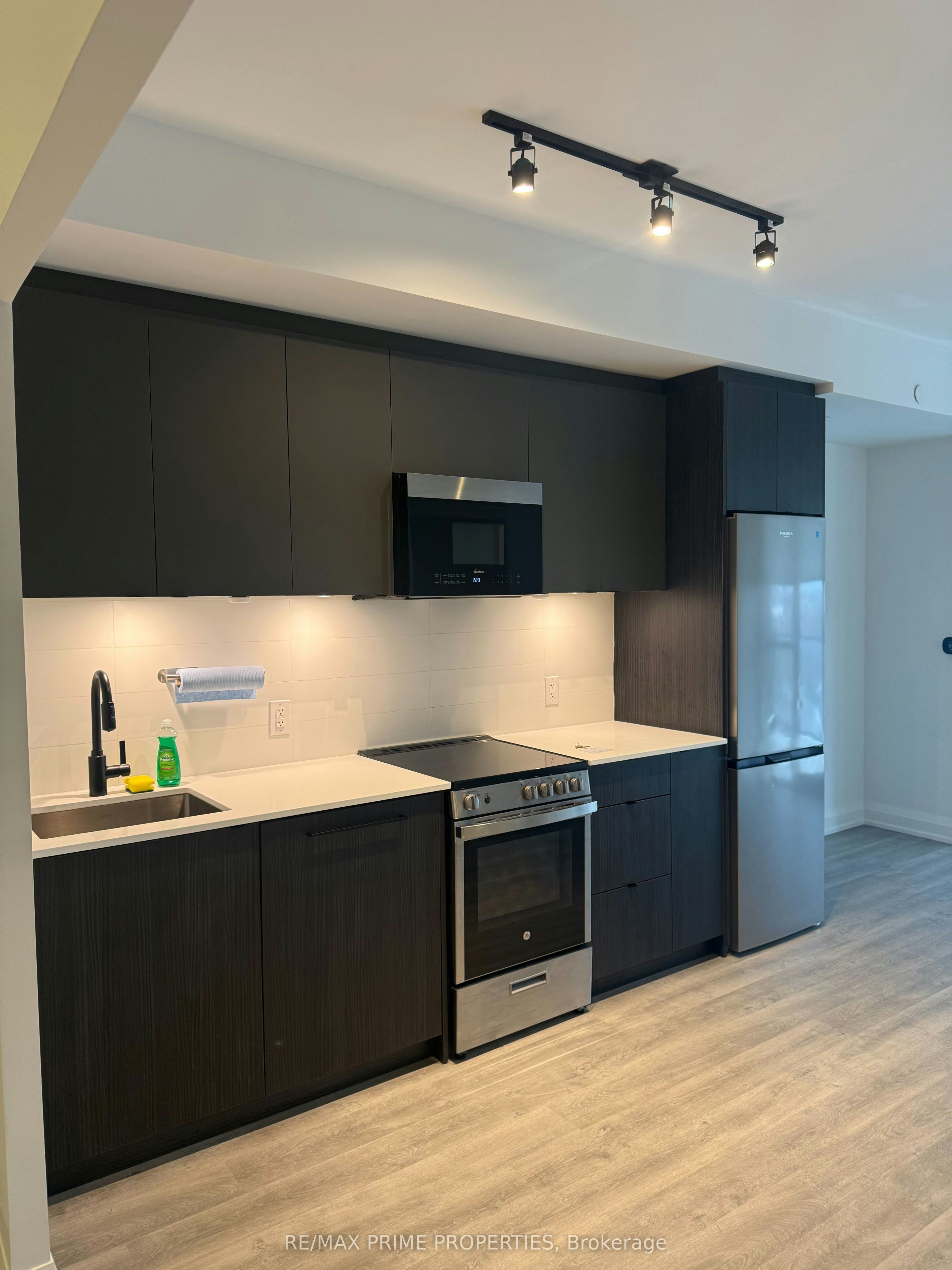 807-2369 Danforth Avenue, Toronto, ON, M4C 0B1 - 2