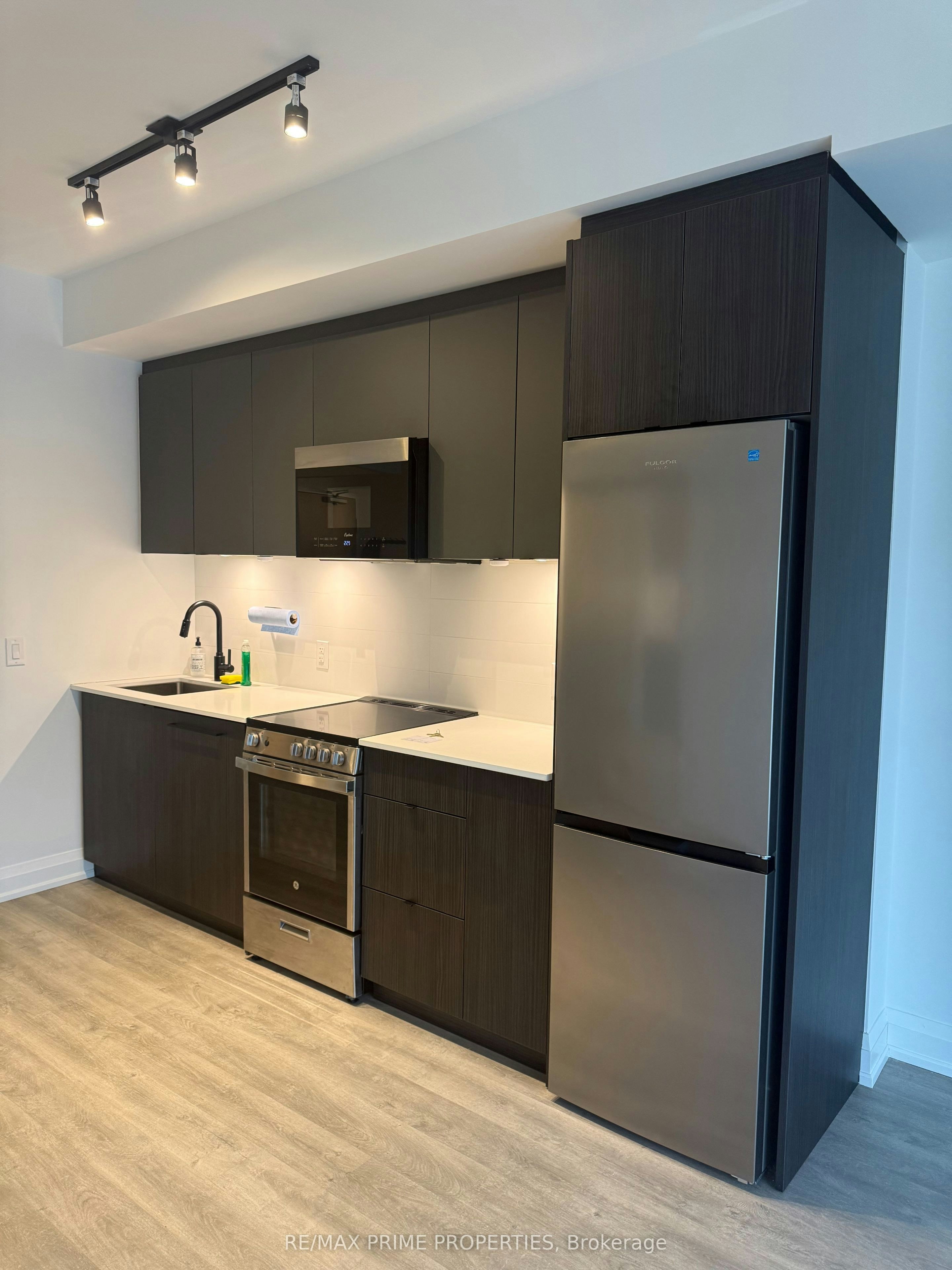 807-2369 Danforth Avenue, Toronto, ON, M4C 0B1 - 3
