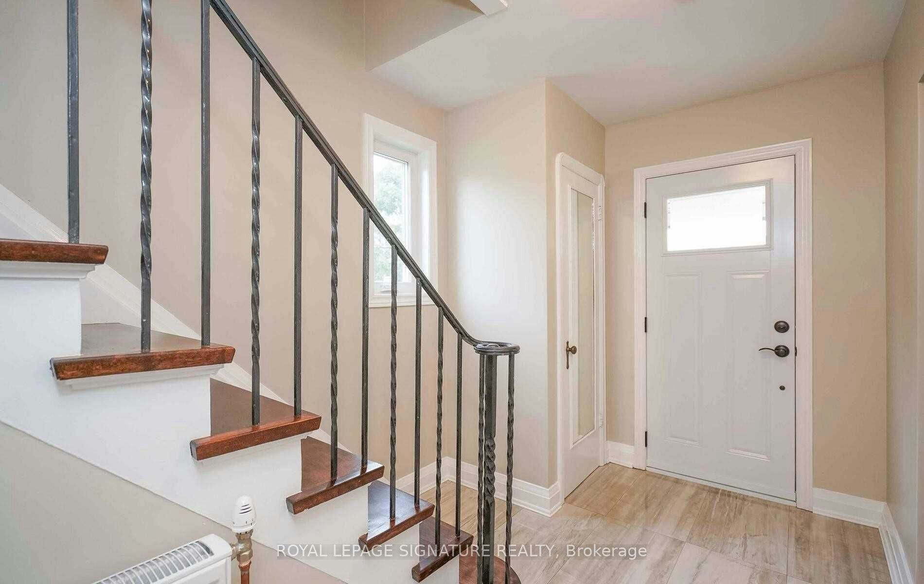 1076 Greenwood Avenue, Toronto, ON, M4J 4E3 - 4