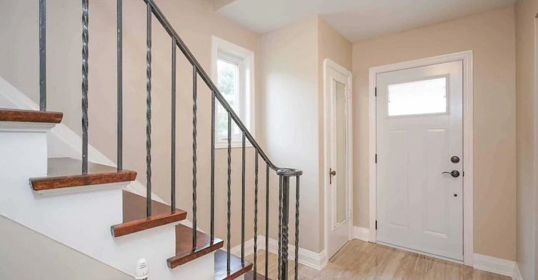 1076 Greenwood Avenue, Toronto, ON, M4J 4E3 - 4