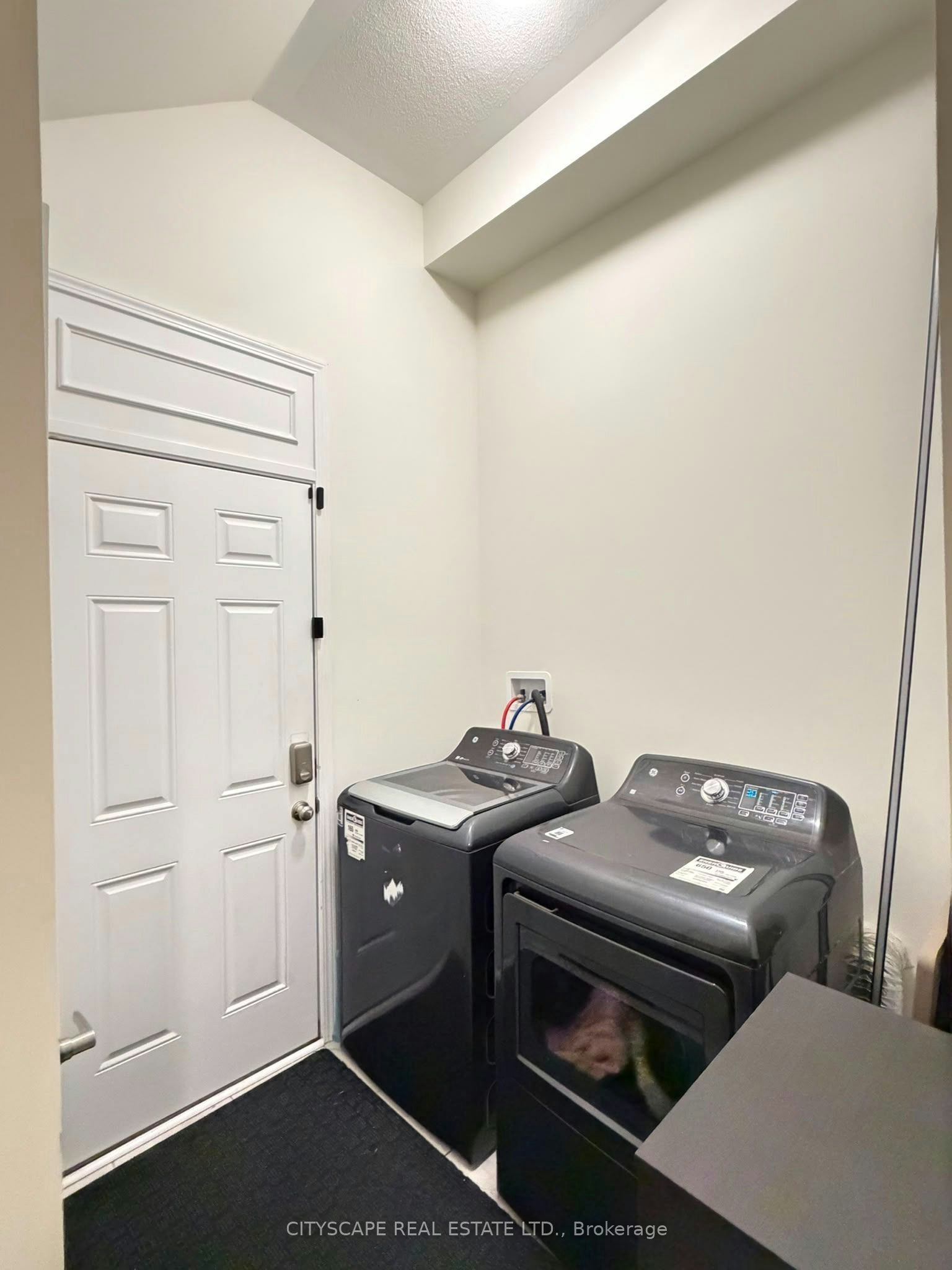 3241 Brigadier Avenue, Pickering, ON, L1X 0N4 - 16