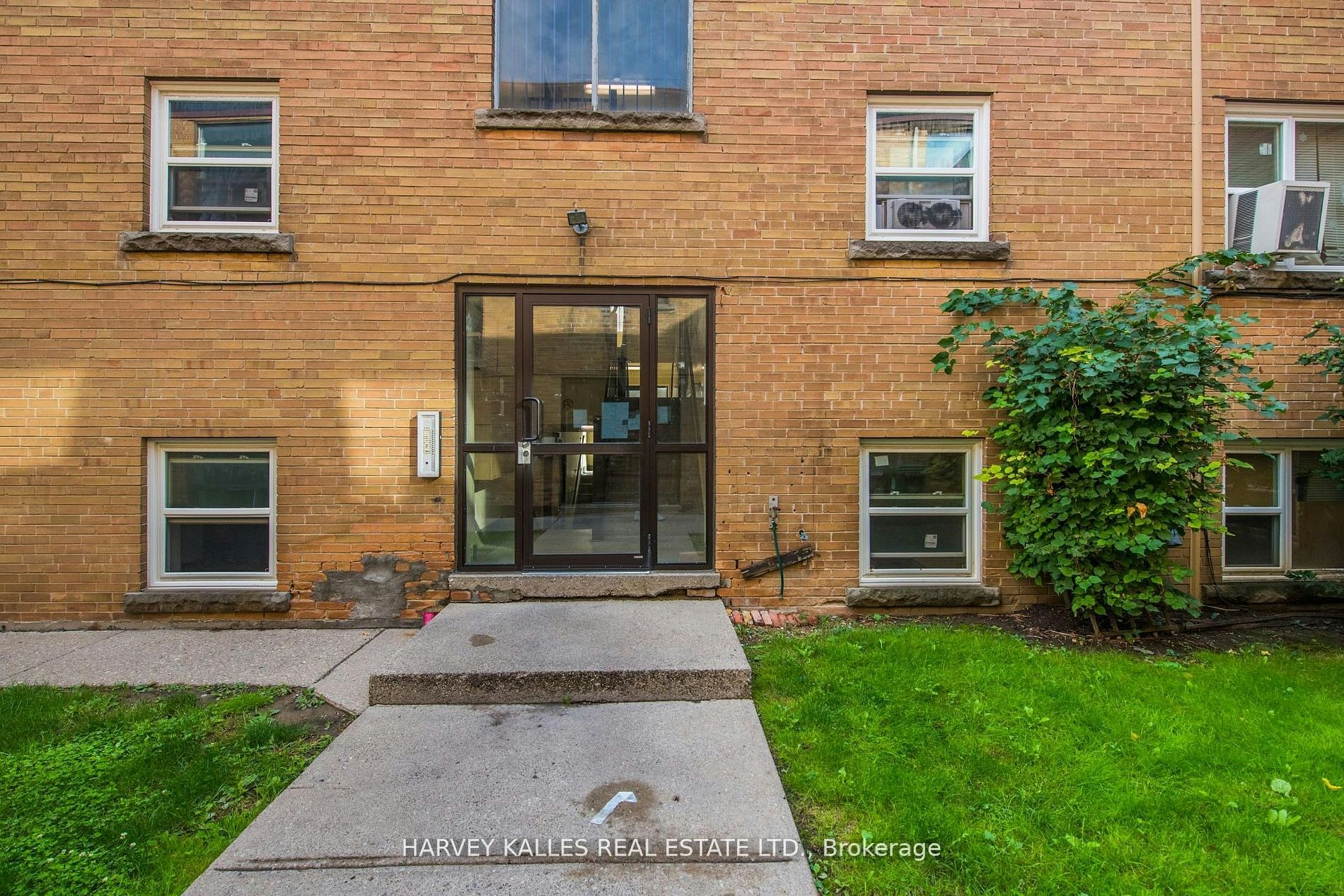 8-2905 St Clair Avenue E, Toronto, ON, M4B 1N5 - 3