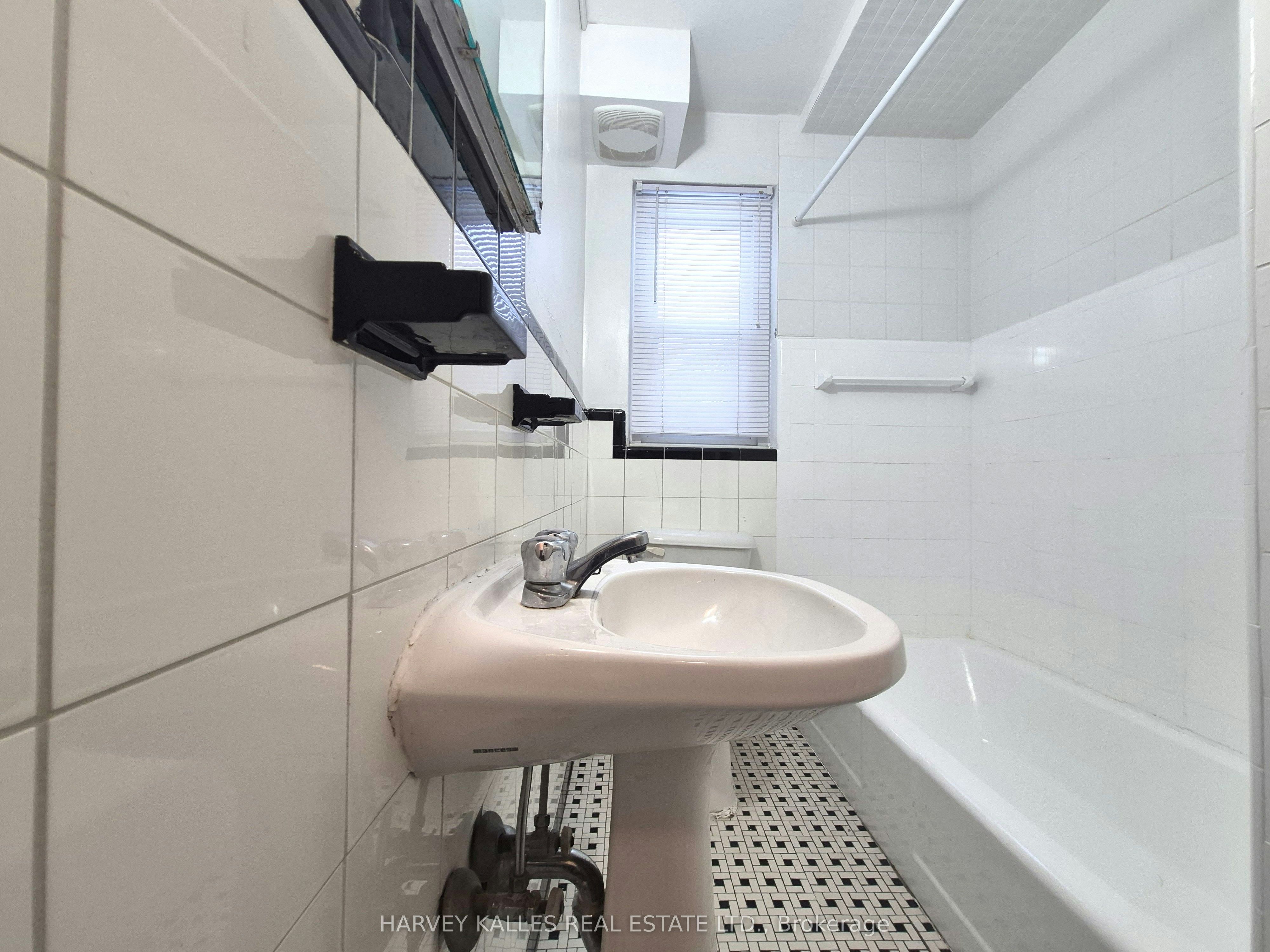 8-2905 St Clair Avenue E, Toronto, ON, M4B 1N5 - 12