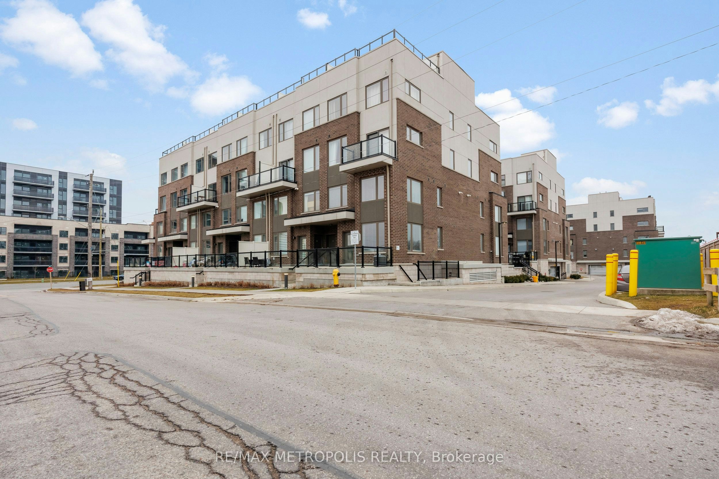 317-1460 Whites Road N, Pickering, ON, L1V 0E8