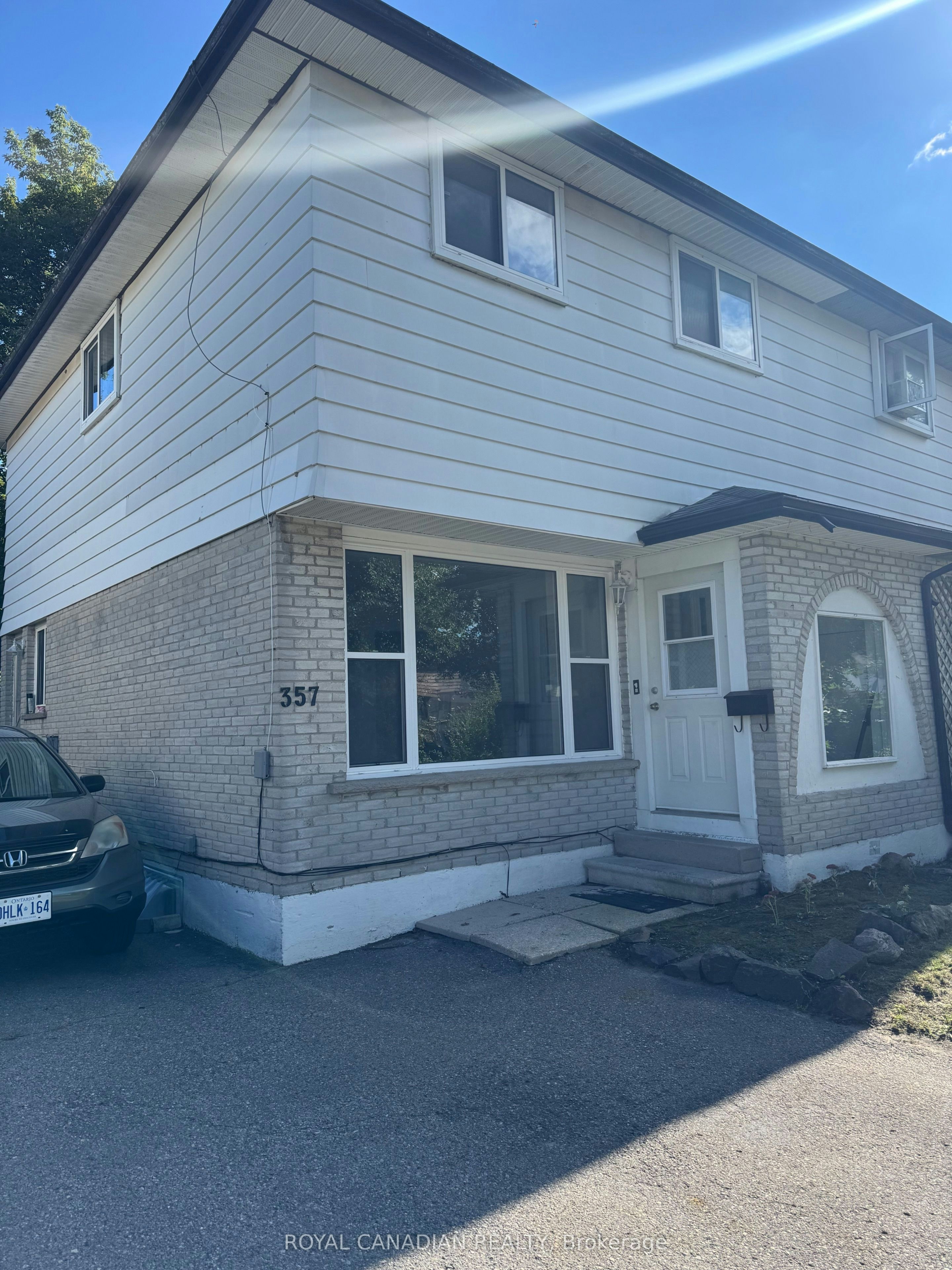Upper-357 Durham Court, Oshawa, ON, L1J 1W8 - 2