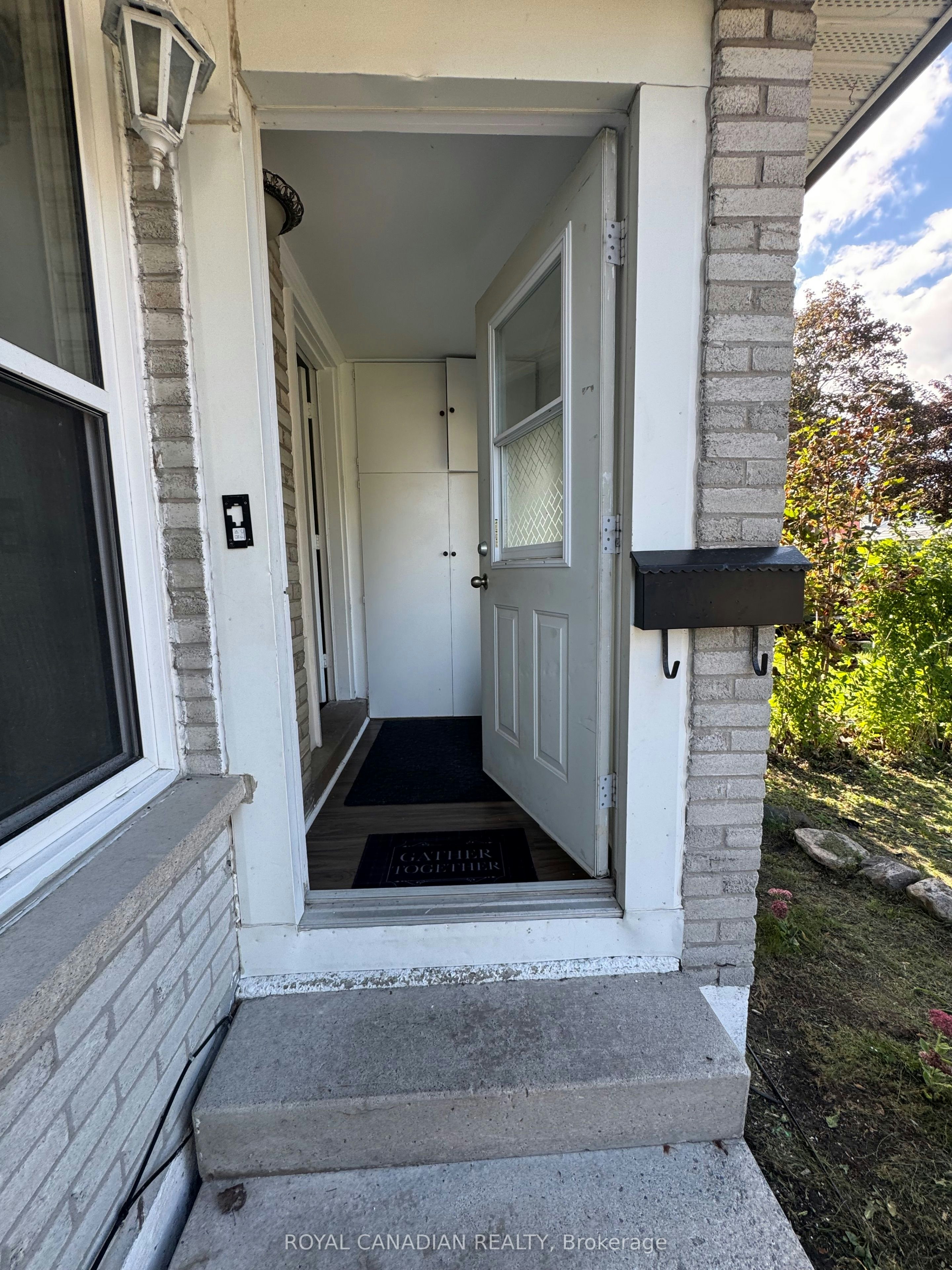 Upper-357 Durham Court, Oshawa, ON, L1J 1W8 - 3