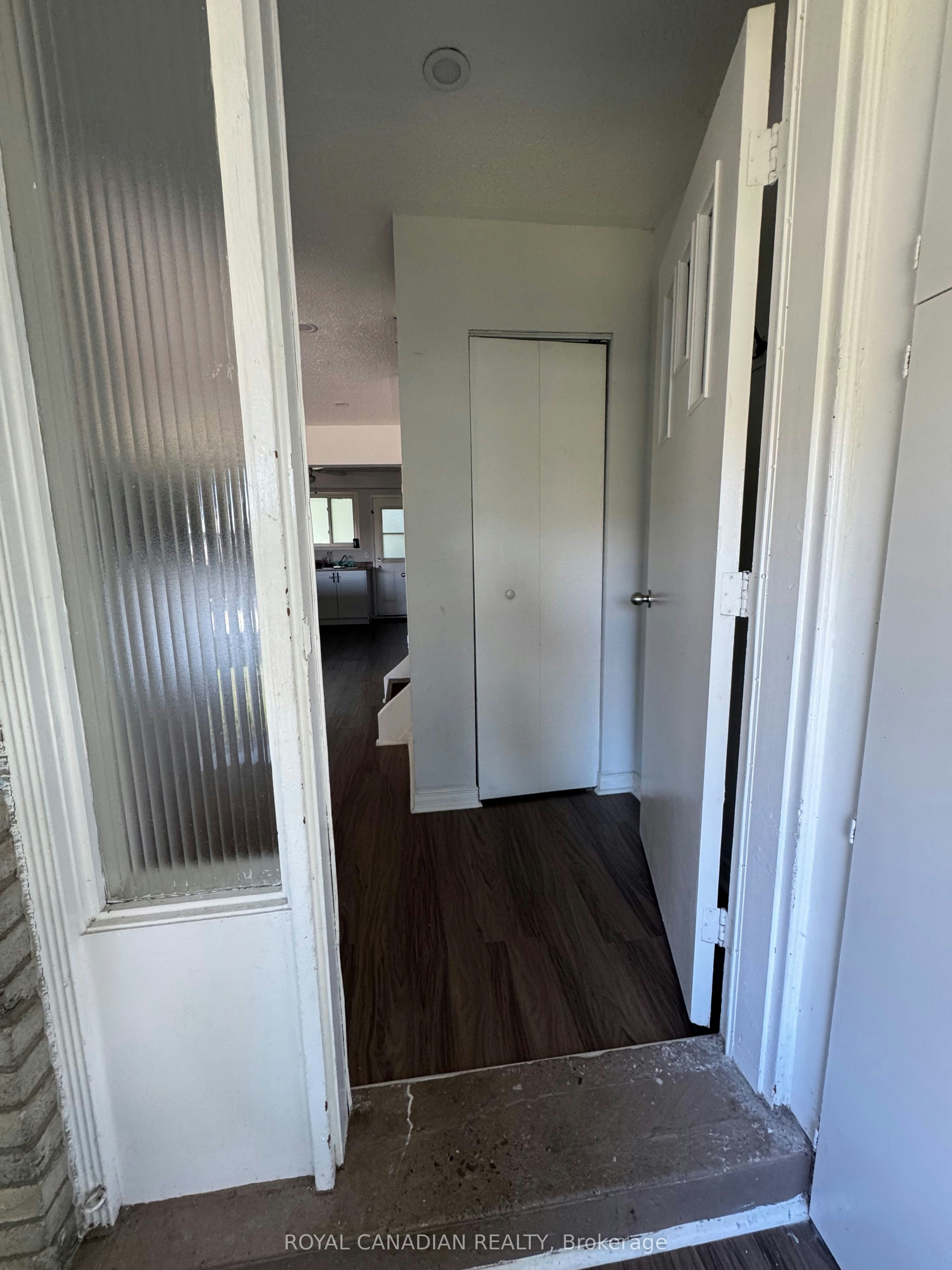 Upper-357 Durham Court, Oshawa, ON, L1J 1W8 - 4