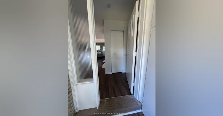 Upper-357 Durham Court, Oshawa, ON, L1J 1W8 - 4