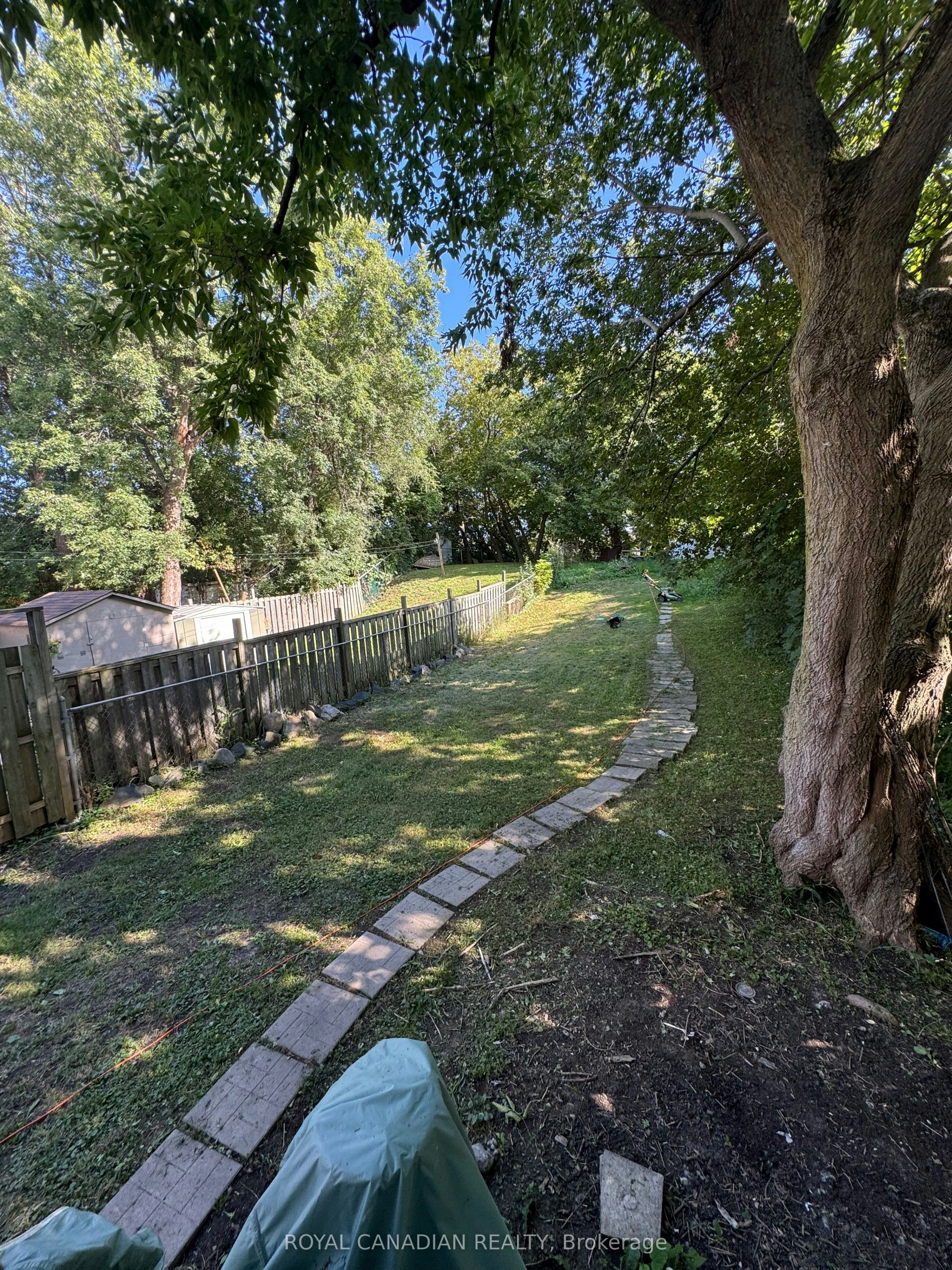 Upper-357 Durham Court, Oshawa, ON, L1J 1W8 - 10