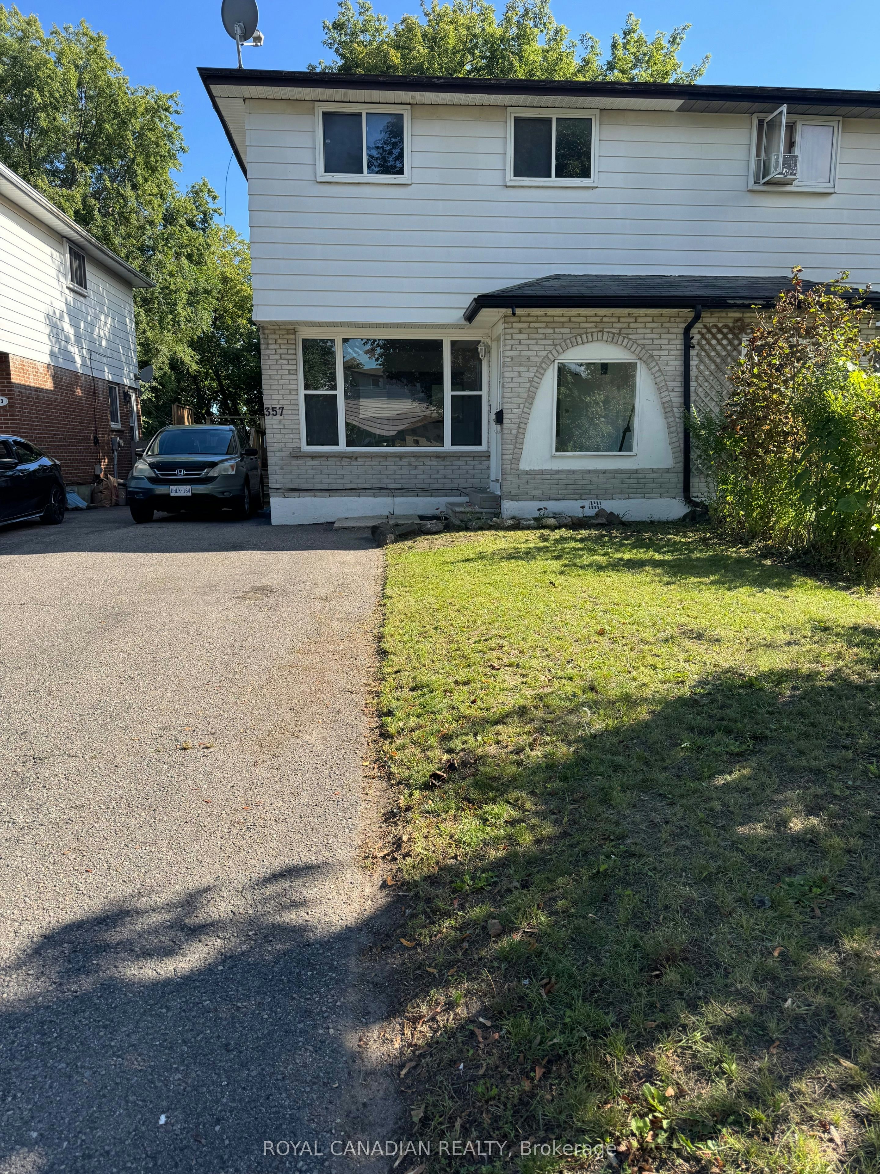 Upper-357 Durham Court, Oshawa, ON, L1J 1W8