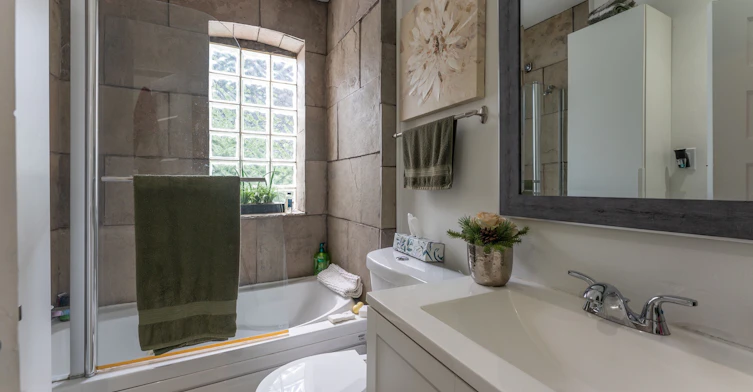 Upper-431 Kingston Road, Toronto, ON, M4L 1V2 - 10