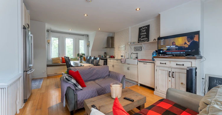Upper-431 Kingston Road, Toronto, ON, M4L 1V2 - 2