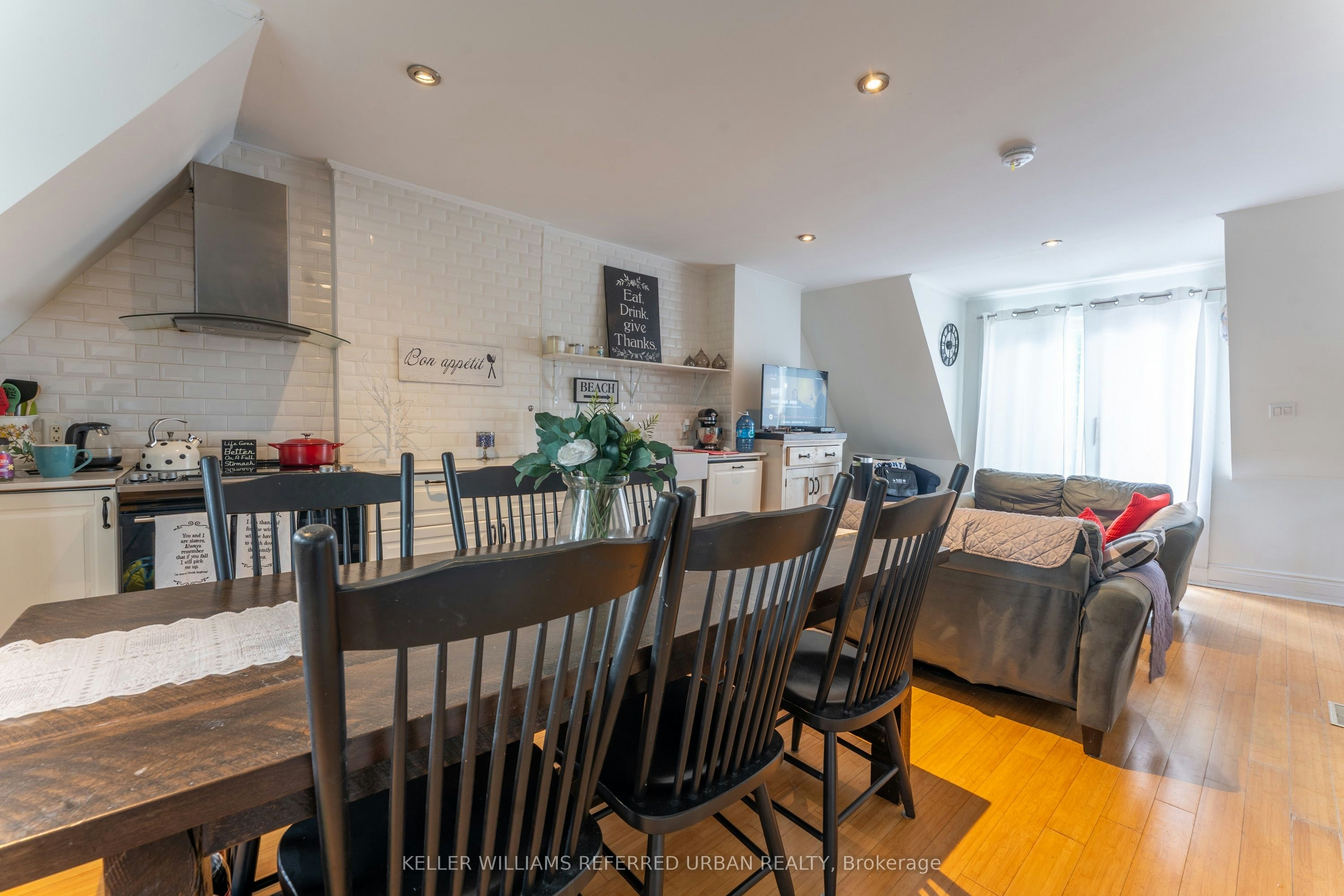 Upper-431 Kingston Road, Toronto, ON, M4L 1V2 - 4