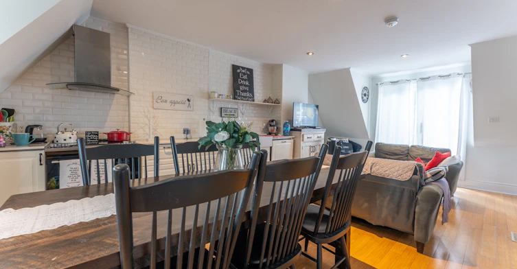 Upper-431 Kingston Road, Toronto, ON, M4L 1V2 - 4