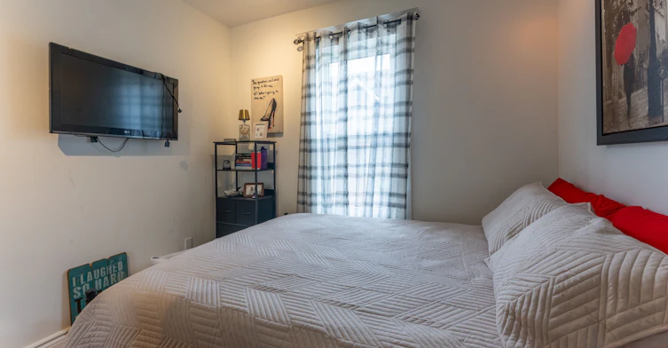 Upper-431 Kingston Road, Toronto, ON, M4L 1V2 - 13