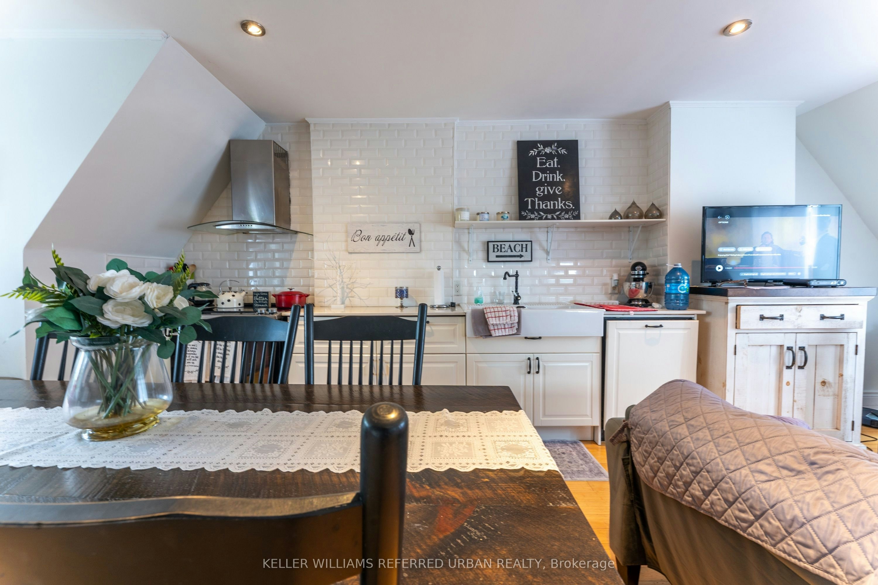 Upper-431 Kingston Road, Toronto, ON, M4L 1V2 - 3