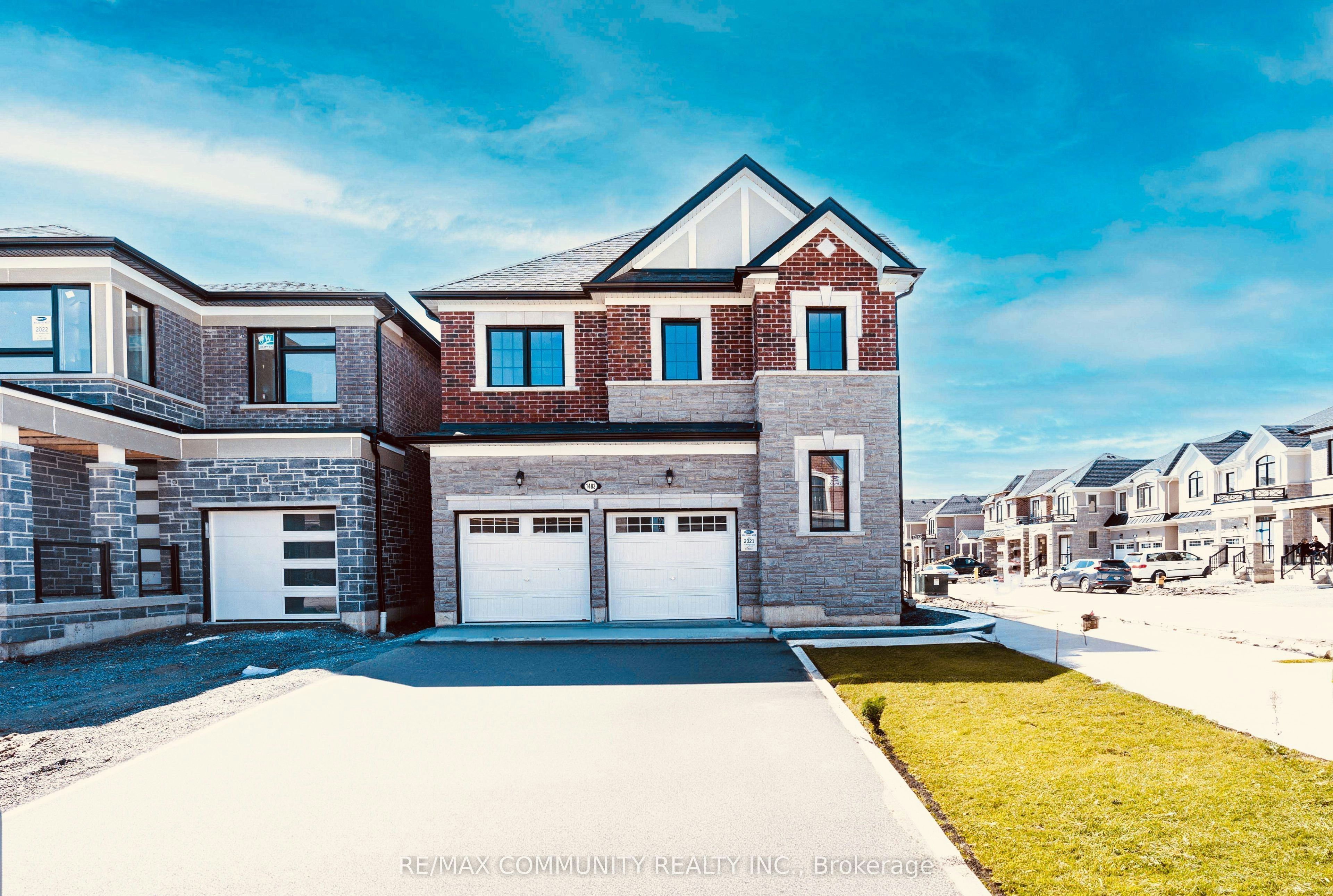 1483 Mockingbird Square, Pickering, ON, L1X 0N8