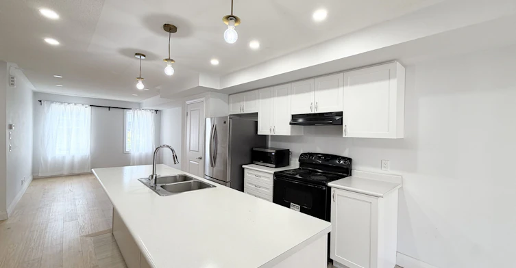 13-2500 Hill Rise Court, Oshawa, ON, L1L 0L2 - 4
