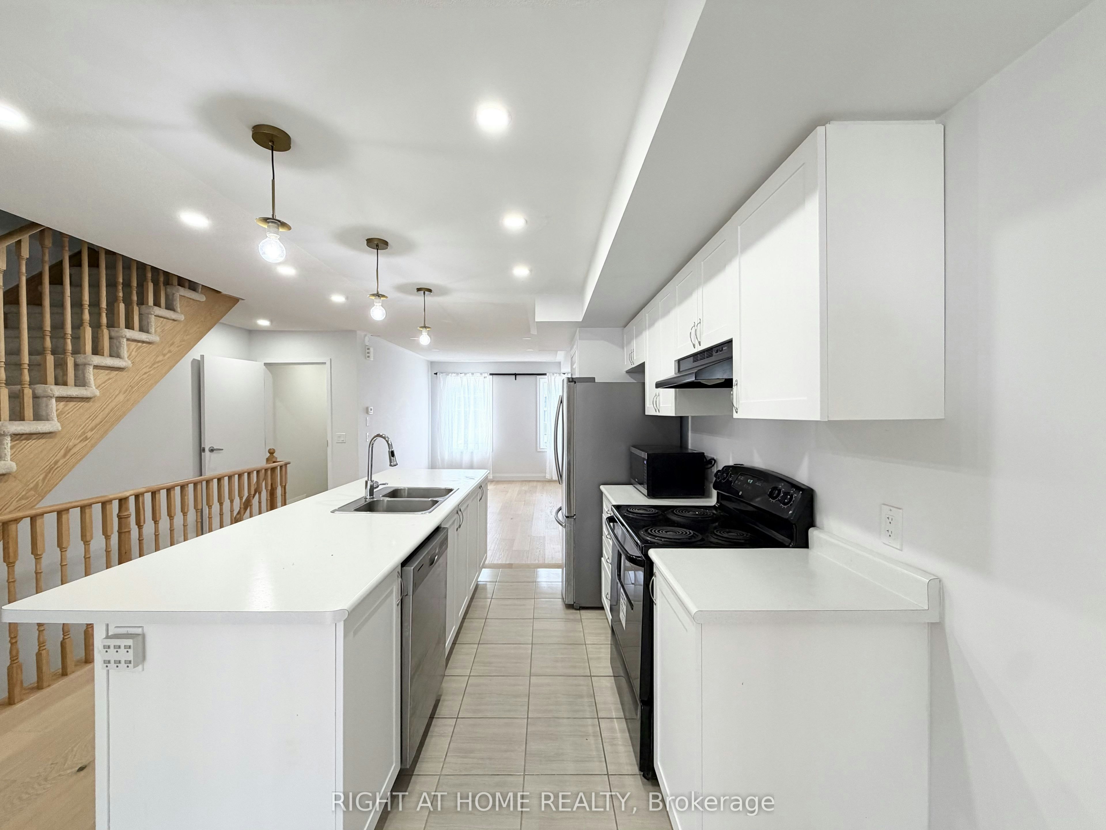 13-2500 Hill Rise Court, Oshawa, ON, L1L 0L2 - 5