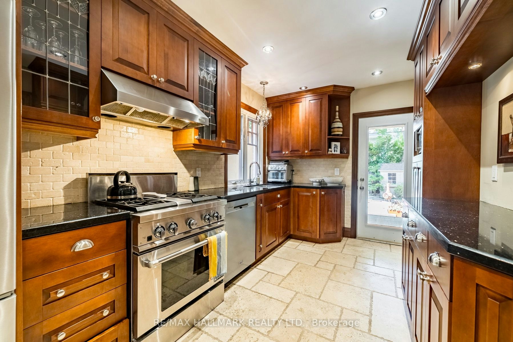 12 Bingham Avenue, Toronto, ON, M4E 3P9 - 16