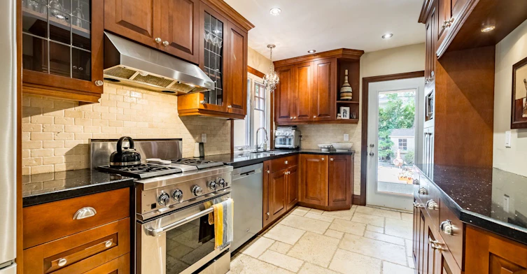 12 Bingham Avenue, Toronto, ON, M4E 3P9 - 16