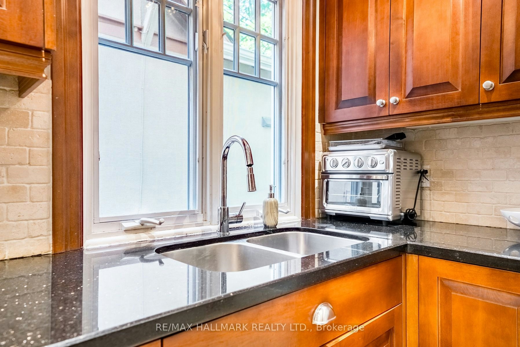 12 Bingham Avenue, Toronto, ON, M4E 3P9 - 18