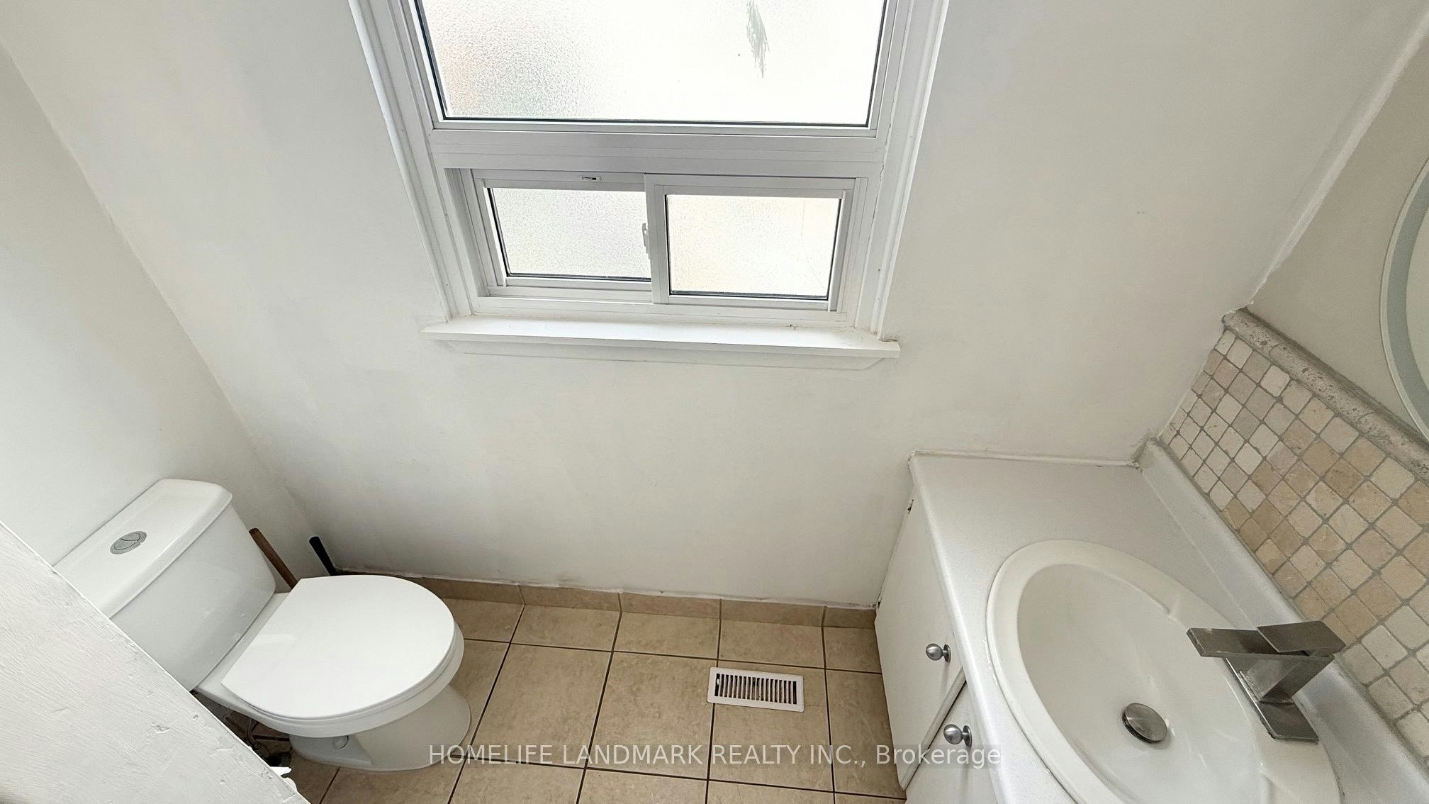 Main Floor-81 United Square, Toronto, ON, M1B 2B9 - 16