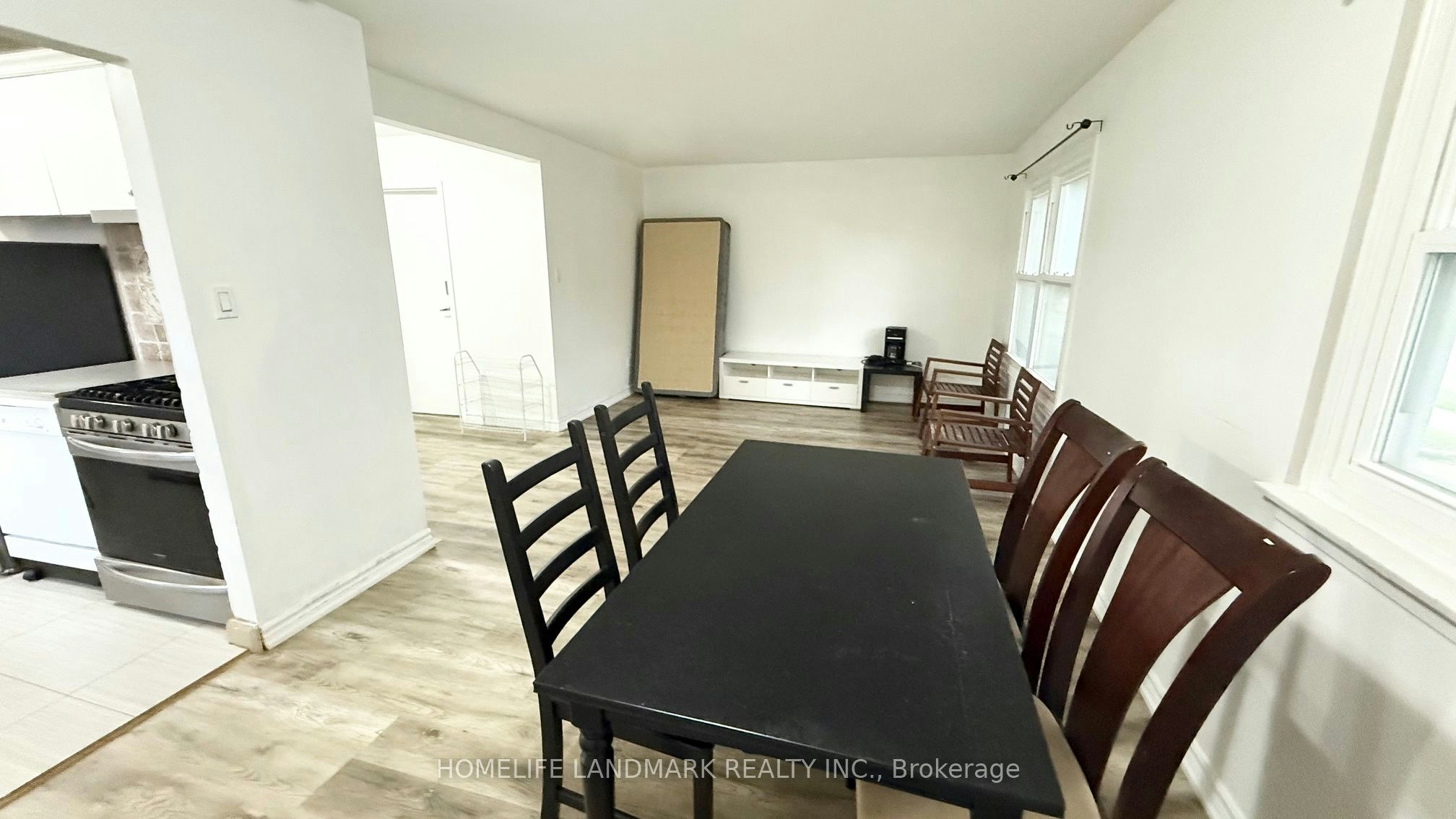 Main Floor-81 United Square, Toronto, ON, M1B 2B9 - 7