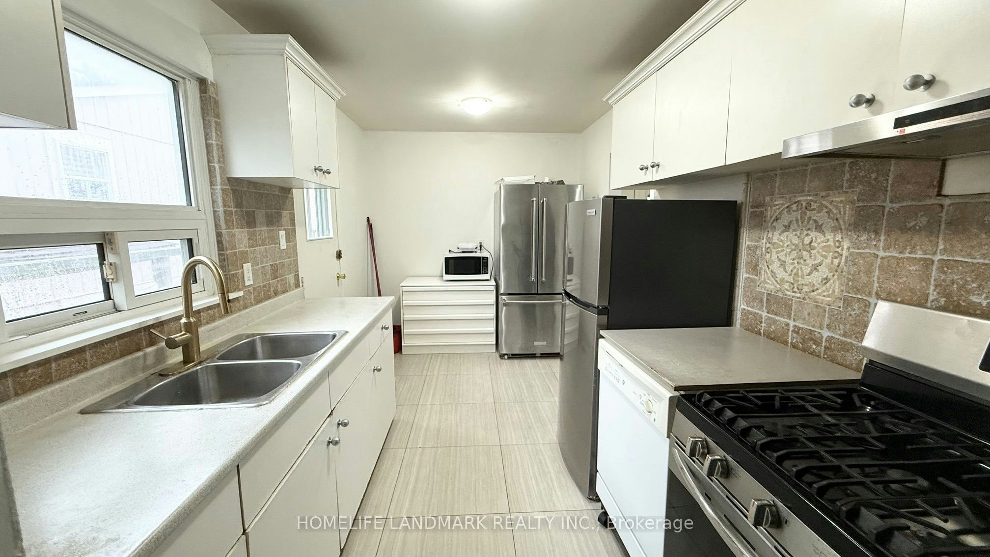 Main Floor-81 United Square, Toronto, ON, M1B 2B9 - 8