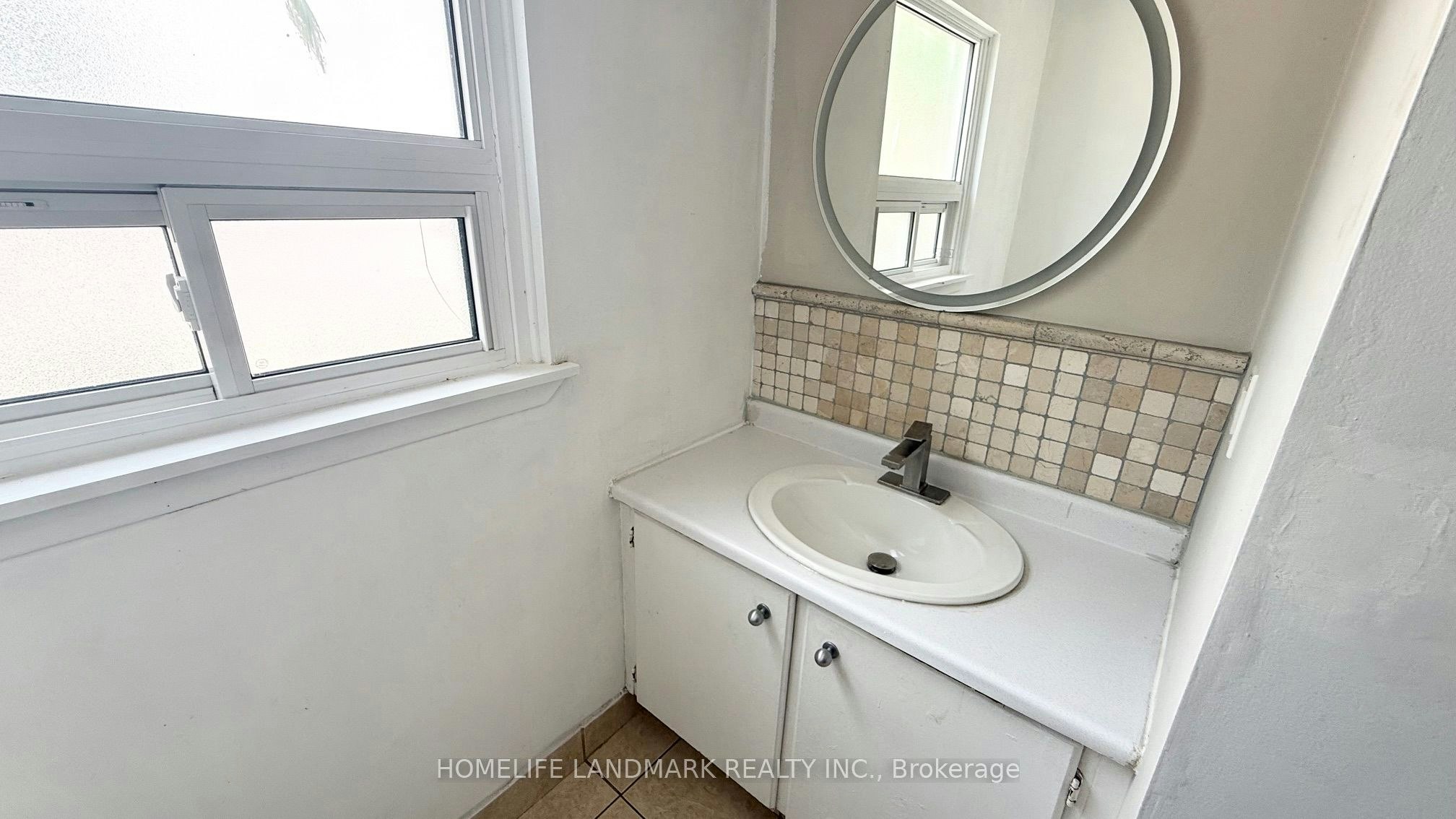 Main Floor-81 United Square, Toronto, ON, M1B 2B9 - 18