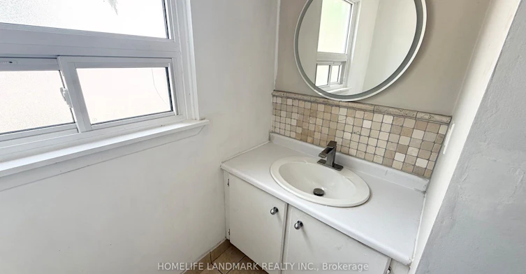 Main Floor-81 United Square, Toronto, ON, M1B 2B9 - 18