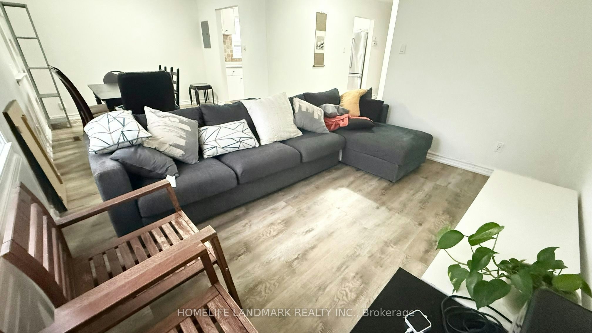 Main Floor-81 United Square, Toronto, ON, M1B 2B9 - 3