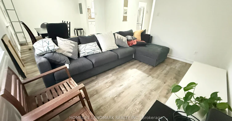 Main Floor-81 United Square, Toronto, ON, M1B 2B9 - 3